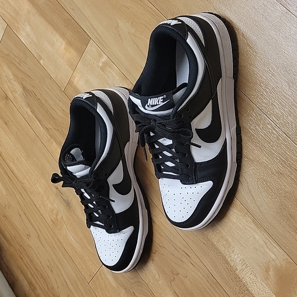 Nike Panda Dunks Low - Picture 2 of 5